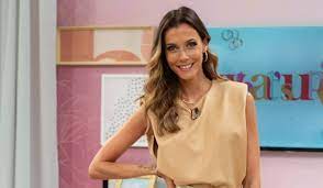 All the latest news & top stories related to claudia borges. Claudia Borges Apanhada Pelo Marido A Gravar Fama Show Vestida Apenas Da Cintura Para Cima