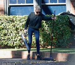 Nathan buckley and new girlfriend alex pike step out in melbourne. Tania Buckley Gets Stuck Into Some Gardening After Ex Husband Nathan Buckley Got New Girlfriend Geeky Craze