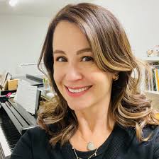 Is it normal for a bearded dragon to stop moving after being moved to a new  environment?