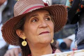 La infanta Elena adapta su piso de Madrid para Juan Carlos I