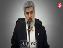 Furkan vakfının hocası alparslan kuytul'un referandum içinbiz görüş belli etmedik demesi ile başlayan ve sonra gayet mantıklı şekilde, amcanın ''mhp başkanı elini kaldırdığında 40 sayılsın'' güzel giydirdi. Furkan Vakfi Baskani Kuytul Dan Akp Ye Sert Sozler Lanet Olsun Sizin Bu Zulmunuze Akp Adini Zkp Yapsin Istanbulgercegi Com