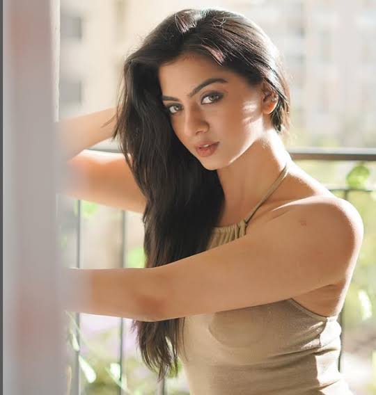 Garvita Sadhwani Age, Husband, Family, Height, Biography & More - Bio Spotz