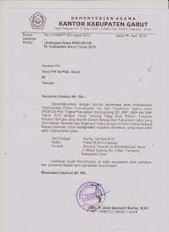 Surat undangan adalah sebuah surat yang dikeluarkan baik oleh pribadi maupun lembaga atau perusahaan yang ditujukan kepada pihak yang bersangkutan dengan isi untuk mengundang mereka agar hadir pada acara yang dibuat. Contoh Surat Undangan Menghadiri Acara Pembukaan Sample Surat Undangan