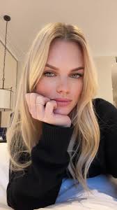 Nadine Leopold: Embracing Natural Beauty vs Filter Trends