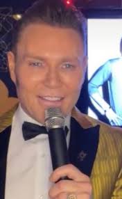 Happy 9️⃣0️⃣th Birthday to the King of Rock & Roll ⚡️🎤🎼🎙️💙⚡️from our  Elvis loving family!