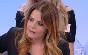 Sulla passerella la dama torinese ha dato il meglio di sé, sorprendendo ancora una volta tutti. Uomini E Donne Anticipazioni Oggi 6 Novembre Michele Umilia Roberta Sara E Alessio Lasciano Controcopertina Com