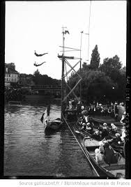 15 8 1910 Joinville Le Pont Plongeons A Deux Photographie De Presse Agence Rol Photographie Plongeon Pont