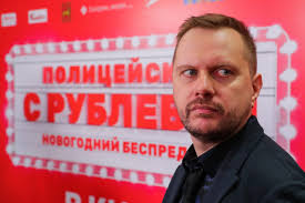 Мне не известны подробности его смерти, есть несколько версий, они разнятся. Avtor Gluharya I Policejskogo S Rublevki Ya Ne Trachu Vremya Na Vsyakuyu Erundu Kinoreporter