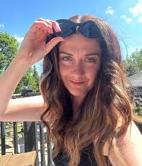 Hey I'm Michelle founder of Make New Friends and in over 3 years so much  has changed in my life and it's been such a huge journey with such huge  change. I