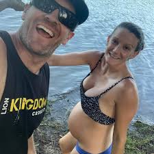 Afternoon at the lagoon. All the pictures 😬📸 33+2 🤰🏽 Thanks for all the  advice