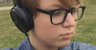 Hur man väljer rätt Sally Beauty-produkter för att förvandla mitt nuvarande  tre-färgade hår (se bild) till en ljusblond hemma? : r/FancyFollicles