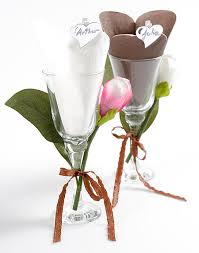 Dans notre collection d'images, nous vous proposons une idée de pliage serviette papier en forme de papillon. Lot De 20 Serviettes De Table Coeurs Papier Aspect Tissu Decoration De Table