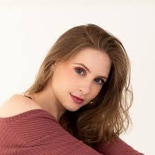 Nicole Gamble's Instagram, Twitter & Facebook