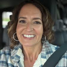 🌟 Today our #FeatureFriday highlights 2nd Grade Teacher Mrs. Alison Smith!  🇺🇸 Mrs. Smith and her husband Eric have one son, Eli, who is currently  stationed at Fort Belvoir as a sergeant