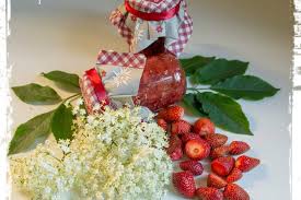 Recette De Confiture Aux Fleurs De Sureau Et Aux Fraises Recette Fleur De Sureau Sureau Confiture