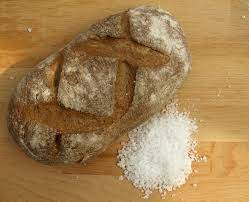 Alle in der folgenden liste getesteten salz und brot wohnungen sind rund um die uhr in unserem partnershop zu haben und somit in maximal 2 tagen bei ihnen. Geschenk Zum Einzug Brot Vom Lokalen Backer Und Salz Aus Der Saline