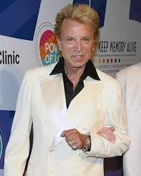 Siegfried fischbacher, half of the famed big cat illusionist duo 'siegfried and roy,' is dead at 81 fischbacher was terminally ill with pancreatic cancer and recently underwent an operation to remove. Siegfried Fischbacher Siegfried Roy Bio Net Worth Married Wife Age Height Partner Facts Wiki Magician Now Family Albums Nationality Gossip Gist