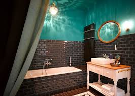 Designer blanche garcia's own bathroom makes a splash with a green tile accent shower wall. 15 Eclectic Bathrooms With A Splash Of Delightful Blue