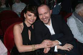Pascal soetens a aidé beaucoup de famille dans ses émissions. Pascal Soetens En Couple Avec Une Actrice Leur Petit Jeu Devoile Purepeople