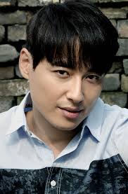 최근에는 뮤지컬 '엘리자벳'과 '광염 소나타', '엑스 칼리버' 등에서 활약했다. ê²°í¼ ë°í' ì´ì§í ì¸í ë¯¸ëª¨ì ìë¹ì ë¶ ê³µê°