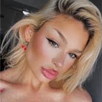 Jessica Plowman's Instagram, Twitter & Facebook