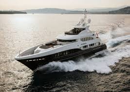 Wij combineren de beste producten in de wielermarkt met uw zelfgemaakte design. M Y Sirocco Charter With Arthaud Yachting