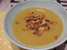 Orangen Steckrubensuppe Mit Gerosteten Curry Mandelblattchen Happy Carb Rezepte Rezept Steckrubensuppe Steckruben Rezepte Rezepte