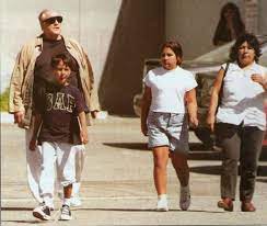 Brando with his father, marlon brando sr, at brando's home in los angeles, 1955. Brando Et Ses Derniers Enfants Nina Et Myles Ava Gene Audrey Et Les Autres Marlon Brando Icone Pension Alimentaire