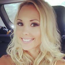 Check out the celebrities latest news, dob, occupation and profile only at ahlanlive.com Pin By Charlie Owens On Models Entertainers Celebrities I Enjoy Tipsy Girl Playing Piano Celebrities