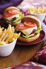 Gordon Ramsay Reveals Why You Ve Been Making Burgers All Wrong In 2020 Ramsay Burger Recipe Homemade Burger Recipe Summer Entertaining Recipes