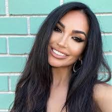 Sarah Janiszewski's Instagram, Twitter & Facebook