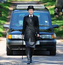 Pictured Britain S Youngest Woman Funeral Director Who Is Deadly Serious About Her Career Funeral Director Funeral Services Funeral Outfit Winter