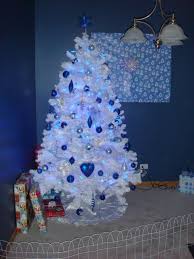Decorating White Christmas Trees Color Scheme Blue And Silver White Christmas Tree Decorations Christmas Tree With Coloured Lights White Christmas Trees