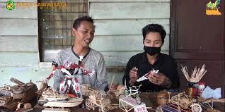 Kalian bisa mengkombinasikan dengan bahan lain, atau bisa hanya sekedar stik es krim saja sudah cukup. Manfaatkan Stik Es Krim Bekas Pemuda Di Medan Ciptakan Miniatur Unik Merdeka Com