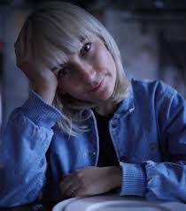 Leah Hewitt's Instagram, Twitter & Facebook