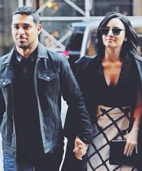 Demi Lovato Admits The 12 Year Age Gap Made Wilmer Valderrama Hesitate When They Met Demi Lovato Demi Lovato Wilmer Valderrama Demi