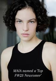 Suzanne Rutherford's Instagram, Twitter & Facebook