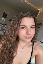 Hi can anyone help where can I go I need shoes for my kids please I'm tight 