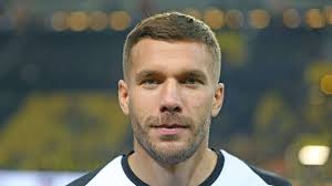 Lukas podolski (* 1985), deutscher fußballer; Lukas Podolski Vom Prinz Der Kolner Herzen Zum Globalen Fussballstar