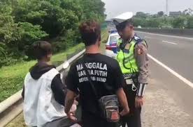 Dari halaman detail notifikasi, anda dapat melihat detail penting tentang notifikasi aturan pelaporan, termasuk ringkasan notifikasi, tanggal dan waktu peristiwa, deskripsi peristiwa, serta nama log audit terkait. Siapa Tahu Penasaran Apa Saja Sih Tugasnya Pjr Patroli Jalan Raya Gridoto Com