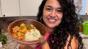 Pollo Guisado || EASY CHICKEN stew w/ White Rice
