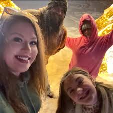 What could be causing a clicking and grinding sound in 4wd mode in a Jeep?