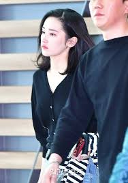  Burning Actress Jun Jong Seo Criticized For Giving Attitude At The Airport Netizen Buzz In 2021 Actresses Korean Actors Seo