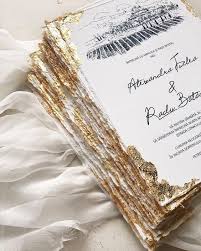 A beautifully handcrafted foil wedding invitation giving you the latest luxury trend at an affordable cost. 25 Shiny Gold Foil Wedding Ideas Weddingomania