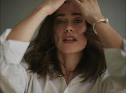 SHE LOOKS LIKE A DIFFERENT PERSON,"🤯 one user noted. Photos of singer  Lizzo before & after her TRANSFORMATION are in the comments.👇 Full story  below👇