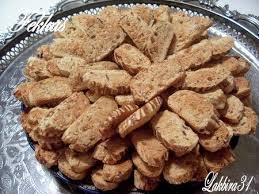Fekkas Aux Amandes Et Raisins Secs Toute La Cuisine Que J Aime Cuisine Marocaine Cuisine Cuisine Et Boissons