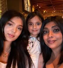 Ladies at Costco Coquitlam calm down frustrated mom