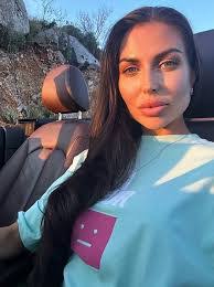 Kerri Aitchison's Instagram, Twitter & Facebook