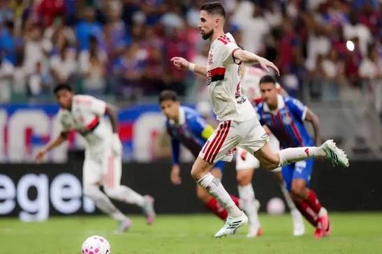 Flamengo atropela Bahia e reassume a lideran&ccedil;a do Brasileir&atilde;o - GF Esporte | Campos dos Goytacazes