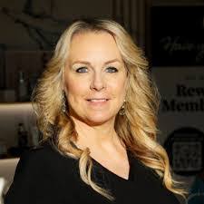 Lynette Lamb's Instagram, Twitter & Facebook